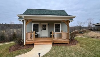 Wine Way Cottage Golden Road Vineyards one-bedroom.jpg